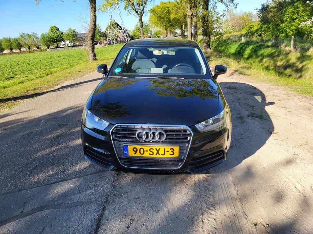 AUDI A1 1.2 TFSI 63KW BJ 2012 ZWART AIRCO CRUISE CONTROL NAV, Voorwielaandrijving, Euro 5, Stof, A1