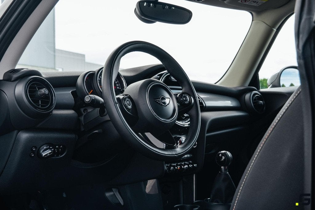 MINI 1.5 Cooper LED | Stoelverwarming | Privacy glas, Auto's, Mini, Voorwielaandrijving, Gebruikt, 4 stoelen, Origineel Nederlands