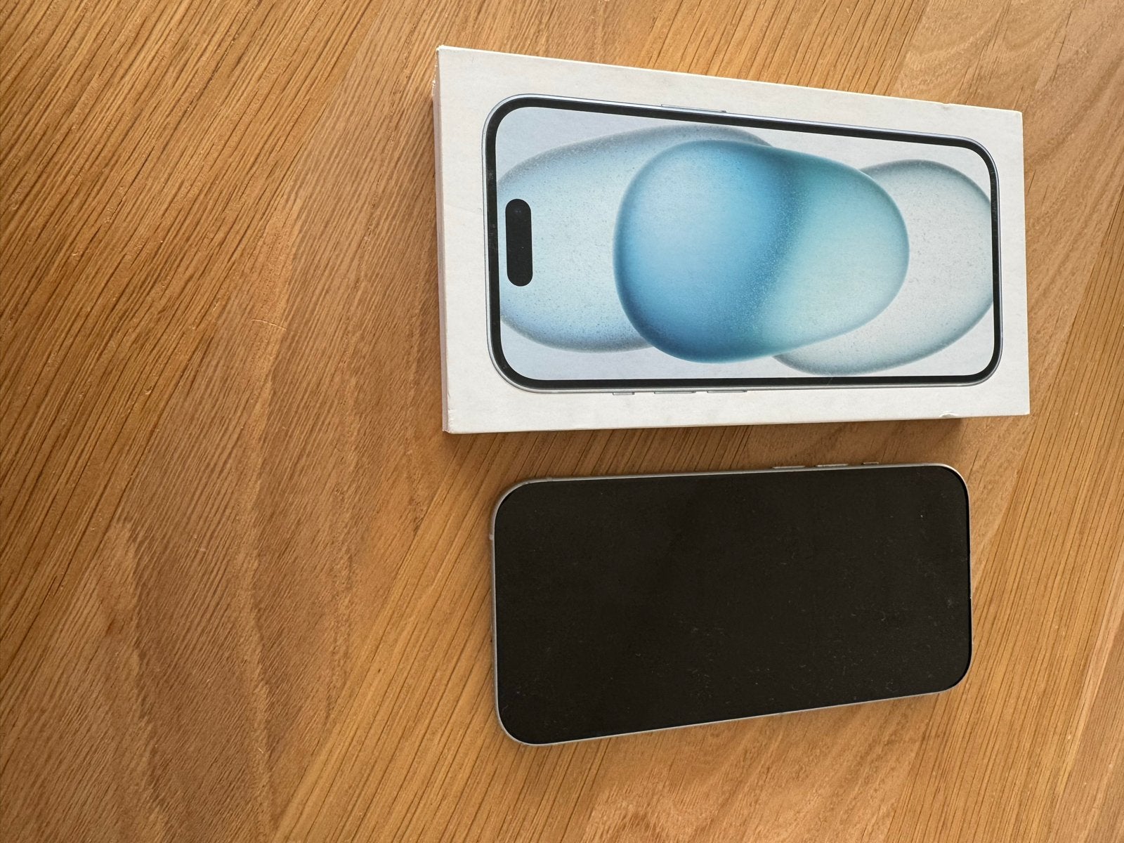 Nette iPhone 15 - Kleine beschadiging achterkant, Ophalen, IPhone 15, Wit, Zonder simlock