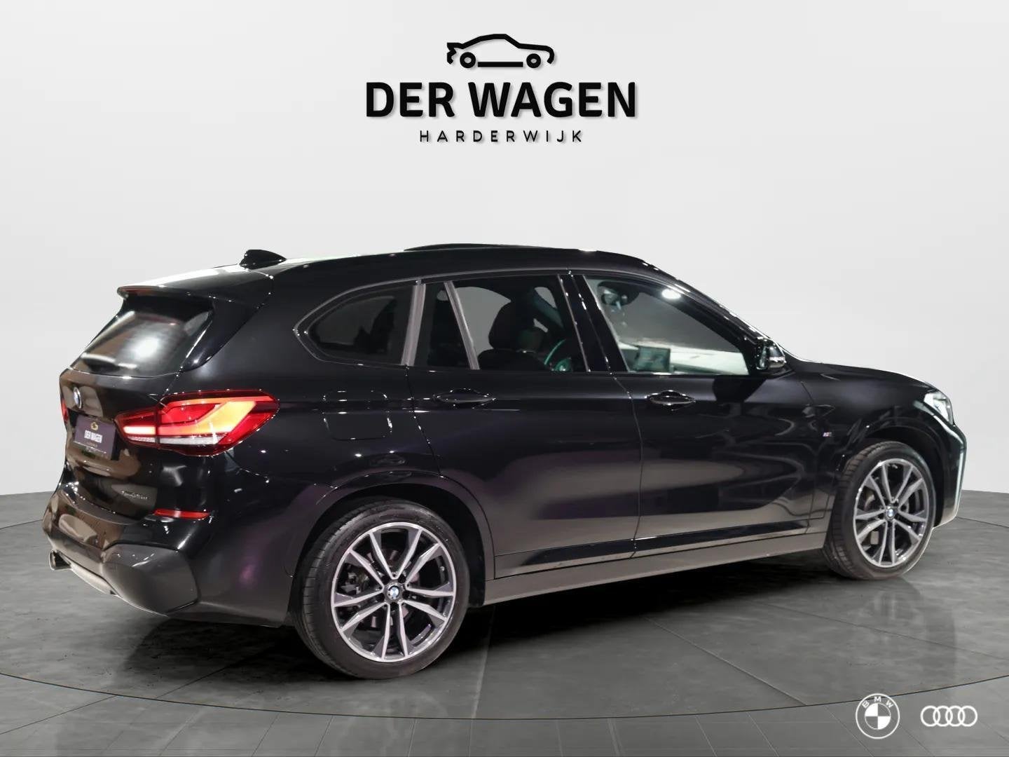 BMW X1 xDr25e M SPORT / PANODAK / ACC / HEADUP / CARPLAY / 1, Auto's, Met garantie (alle), Leder en Stof, Zwart, Bedrijf