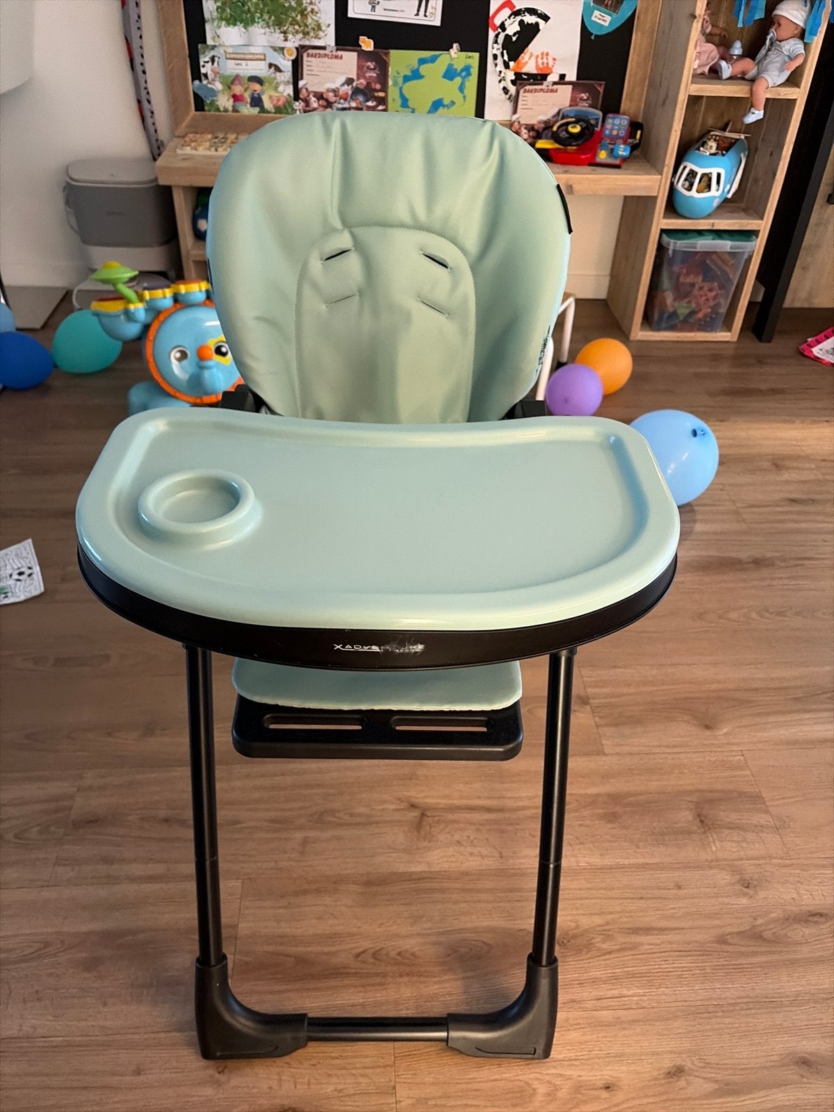 Xadbox kinderstoel (zonder riempjes), Kinderen en Baby's, Kinderstoelen, Ophalen, Zo goed als nieuw, Overige typen, Afneembaar eetblad