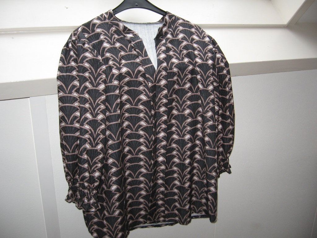 Nw. Soepel vallende blouse warme kleuren bruin zwart €20.-, Ophalen of Verzenden, Nieuw, Zwart