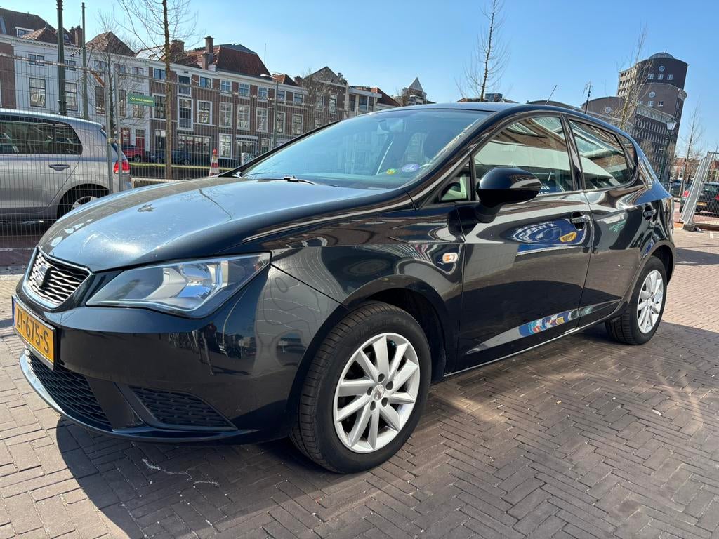 Seat Ibiza 1.4 benzine 5DRS 2013 Zwart Airco navi radio usb, Auto's, Voorwielaandrijving, Euro 5, Stof, 40 €/maand