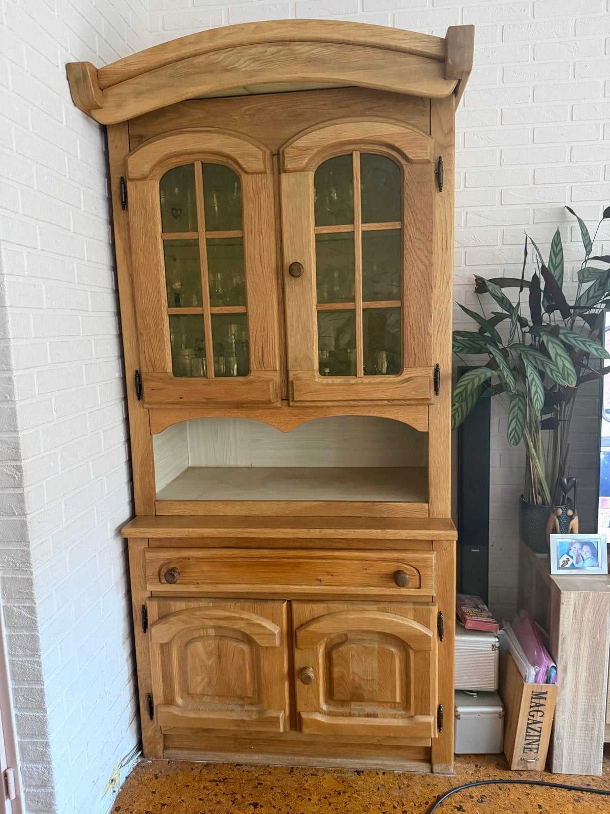 Massief eikenhouten buffetkast met vitrine en lades, Gebruikt, Met lade(s), 150 tot 200 cm, 25 tot 50 cm