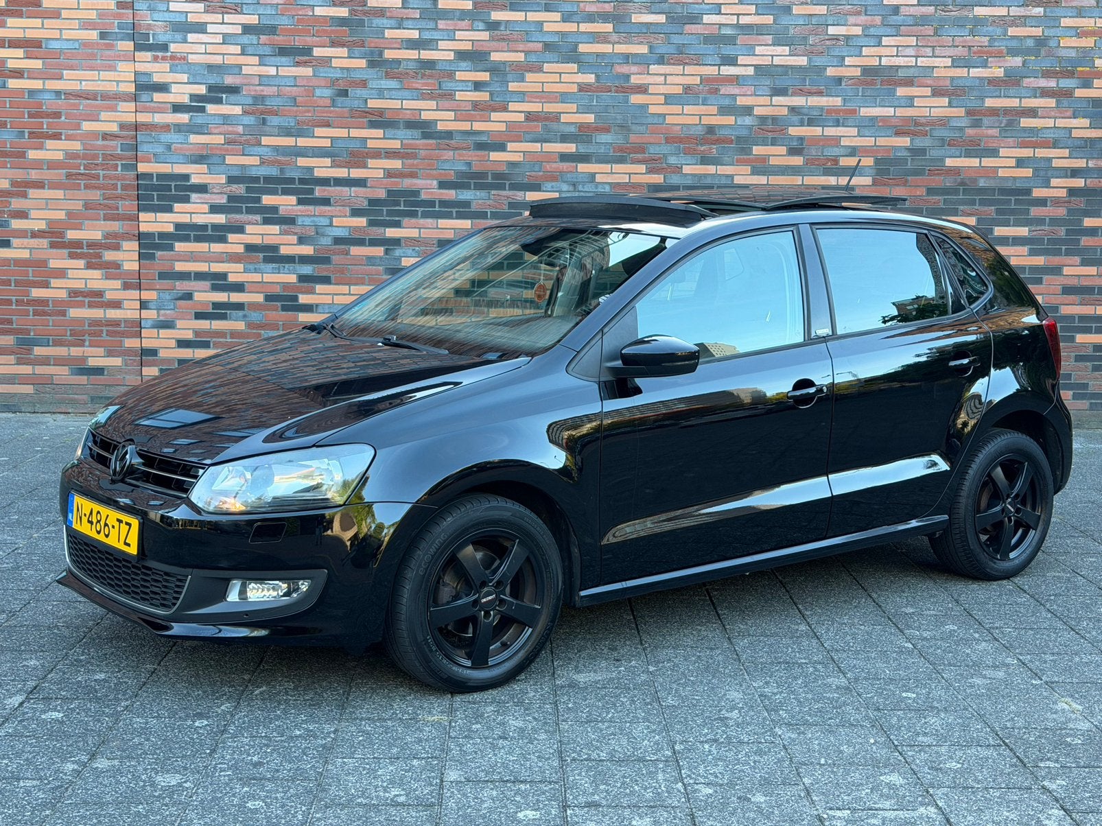 Volkswagen Polo 1.2 Style/NAFI/AIRCO/PANO/STOELVERWARMING, Voorwielaandrijving, Dealer onderhouden, 40 €/maand, Zwart