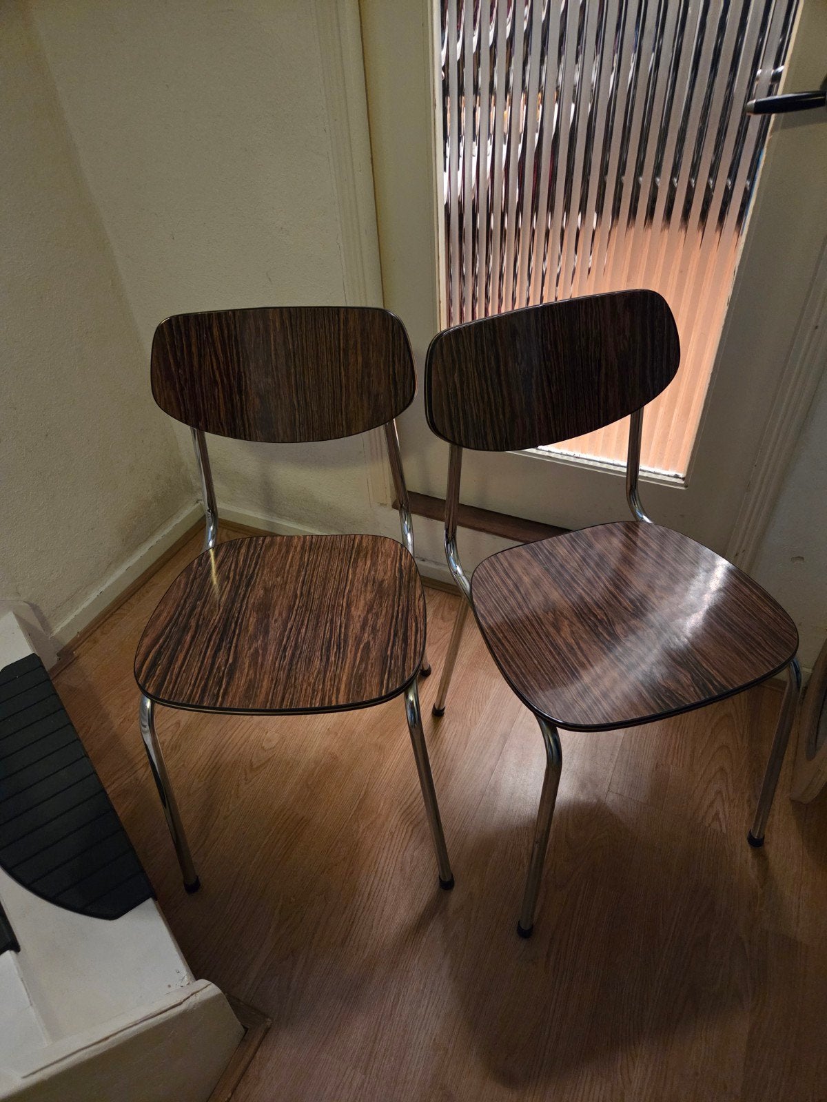 2 Formica vintage stoelen '60, Ophalen, Gebruikt, Twee, Bruin