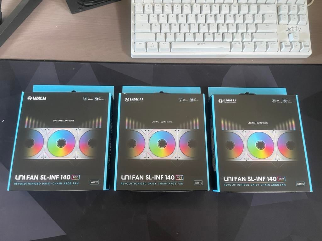 3 stuks normale Lian Li uni fan SL-INF 140mm wit., Computers en Software, Computerkoelers, Ophalen of Verzenden, Zo goed als nieuw