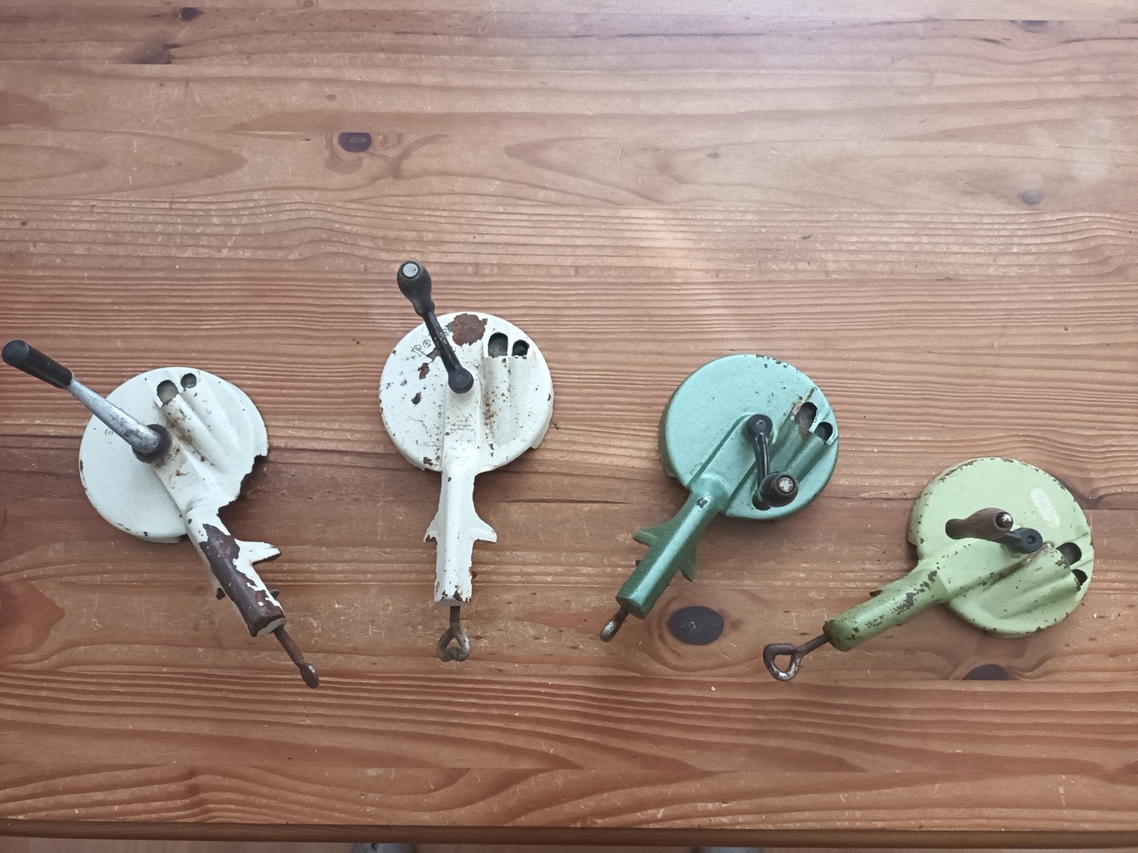 Set van 4 vintage handmatige groentesnijders/raspen, Ophalen