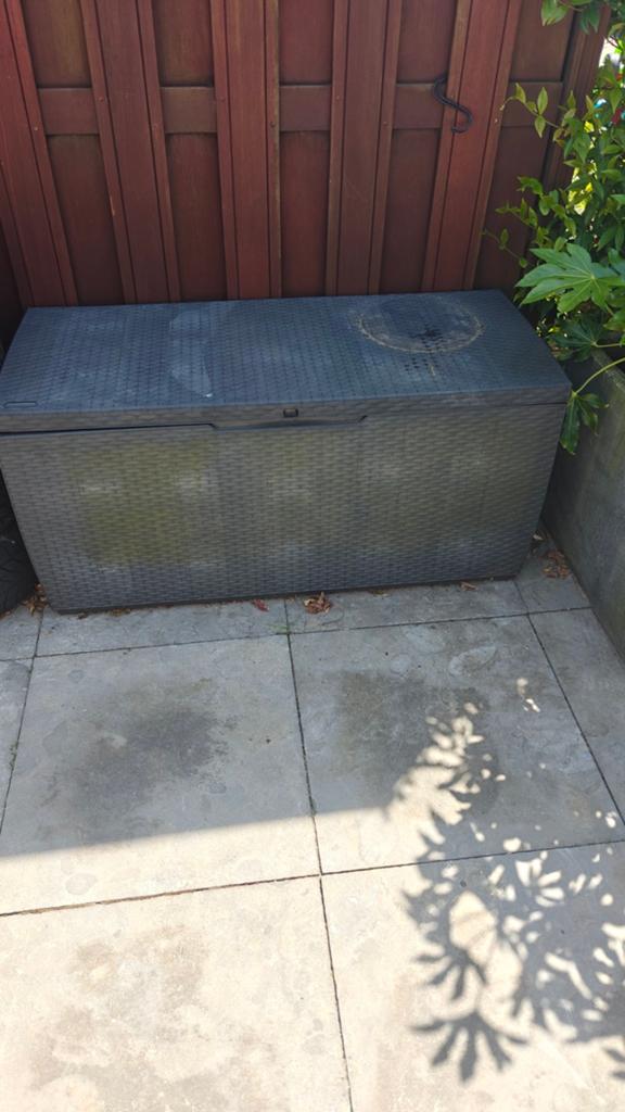Kunststof kist met stukjes steigerhout (haardhout), Tuin en Terras, Minder dan 3 m³, Ophalen, Overige houtsoorten, Blokken