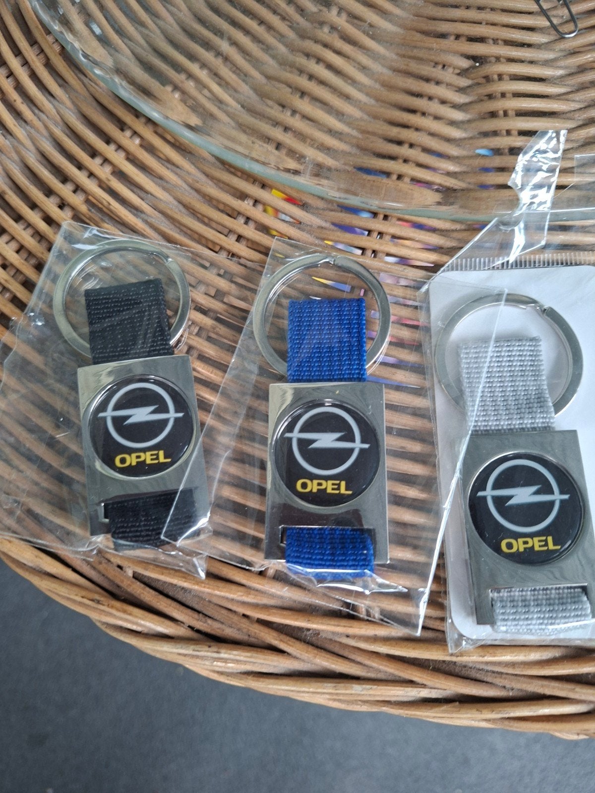 Opel   zwat  blauw  zilver, Verzamelen, Sleutelhangers, Ophalen of Verzenden, Merk