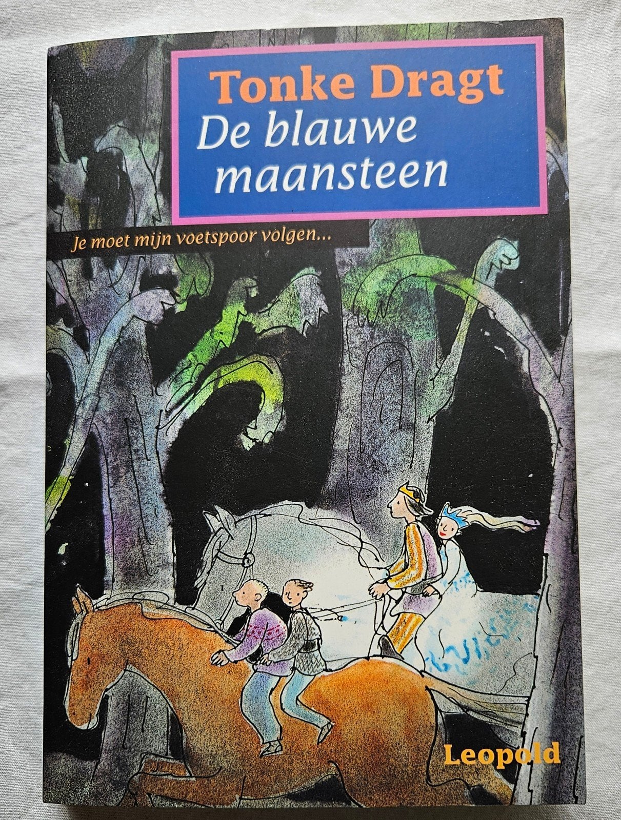 De blauwe maansteen van Tonke Dragt in hele goede staat., Ophalen of Verzenden, Zo goed als nieuw, Fictie algemeen