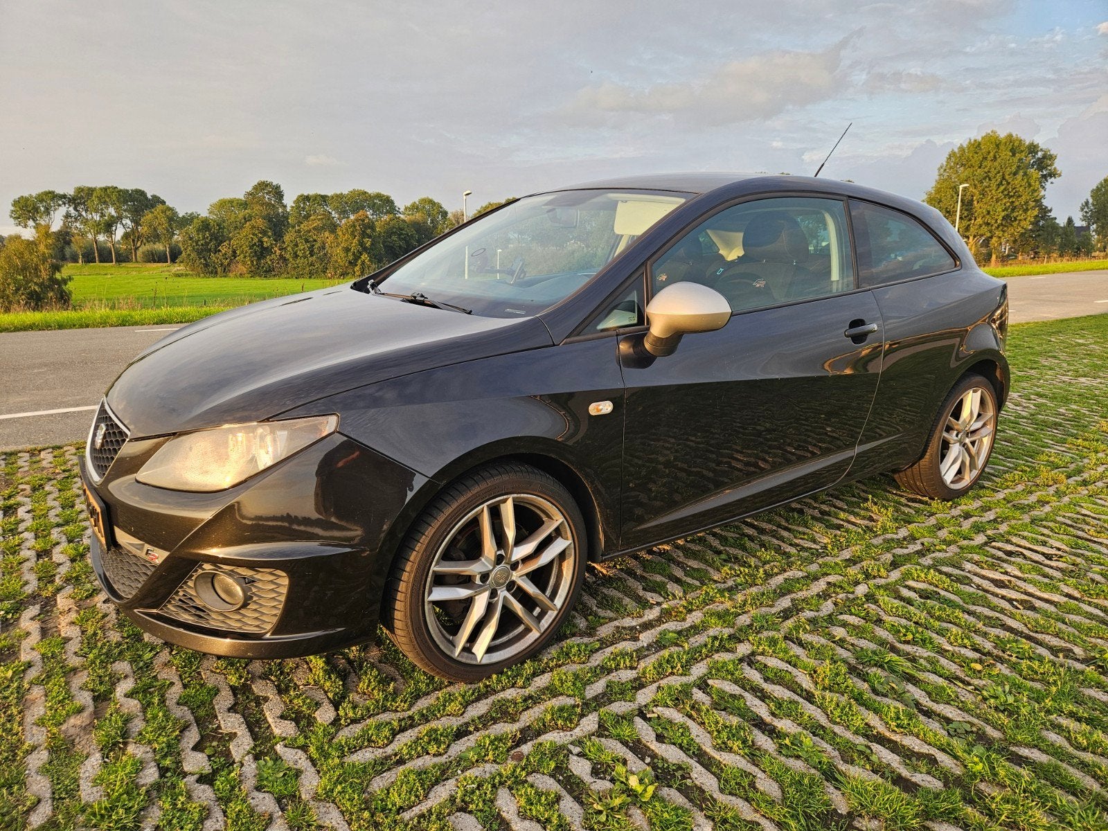 Seat Ibiza 1.4 TSI 110KW AUT 2010 Zwart, Auto's, 1154 kg, 4 cilinders, 620 kg, 1200 kg