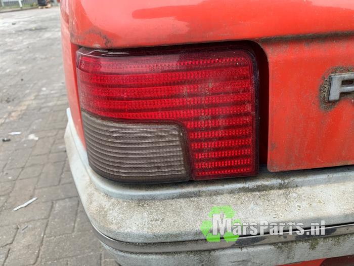 Achterlicht links van een Peugeot 205, Auto-onderdelen, Gebruikt, -, -, Ophalen of Verzenden