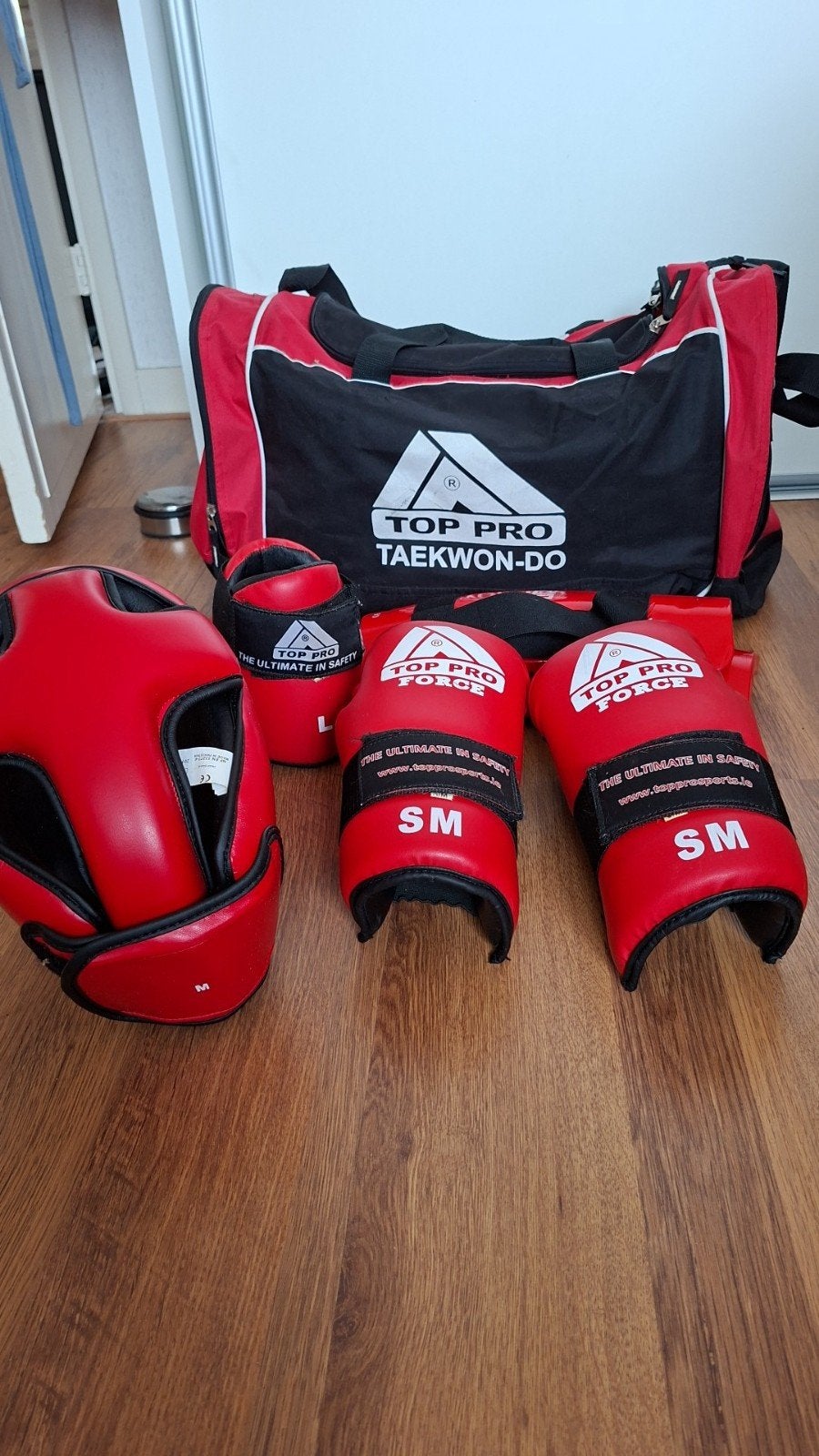 Taekwondo set met tas, helm, handschoenen en voetbeschermers, Ophalen