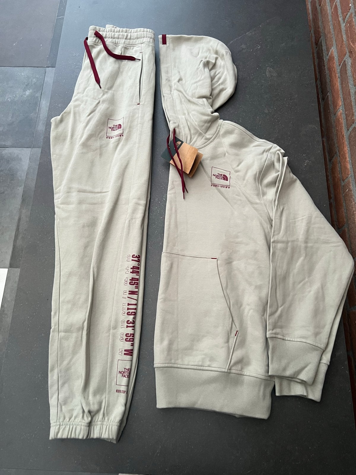 The North Face Coordinates Hoodie & Jogger Set - Clay Grey, Ophalen of Verzenden, Nieuw