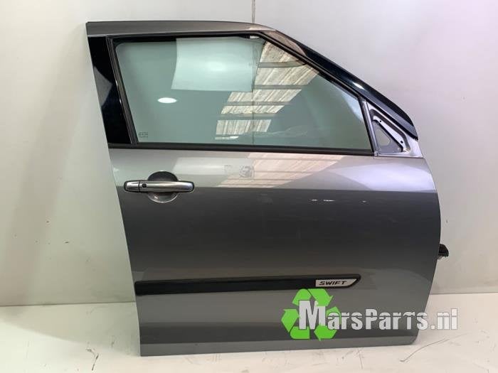 Portier 4Deurs rechts-voor van een Suzuki Swift, Auto-onderdelen, Gebruikt, -, Deur, -