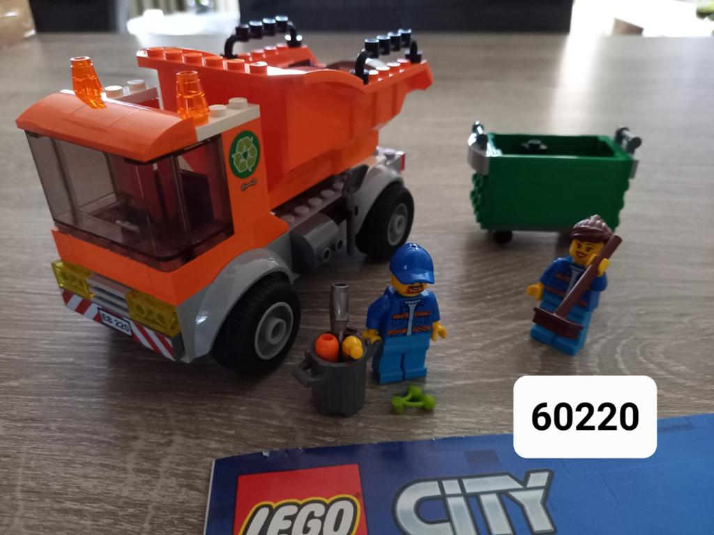 LEGO City 60220, Ophalen of Verzenden, Zo goed als nieuw