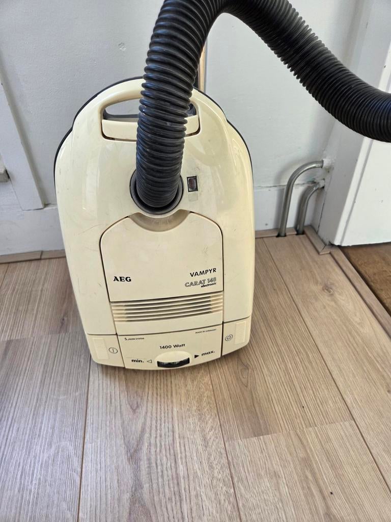 AEG Vampyr Carat 1400W stofzuiger - Gebruikt, Witgoed en Apparatuur, Stofzuigers, Gebruikt, 1200 tot 1600 watt, Stofzak, Ophalen of Verzenden