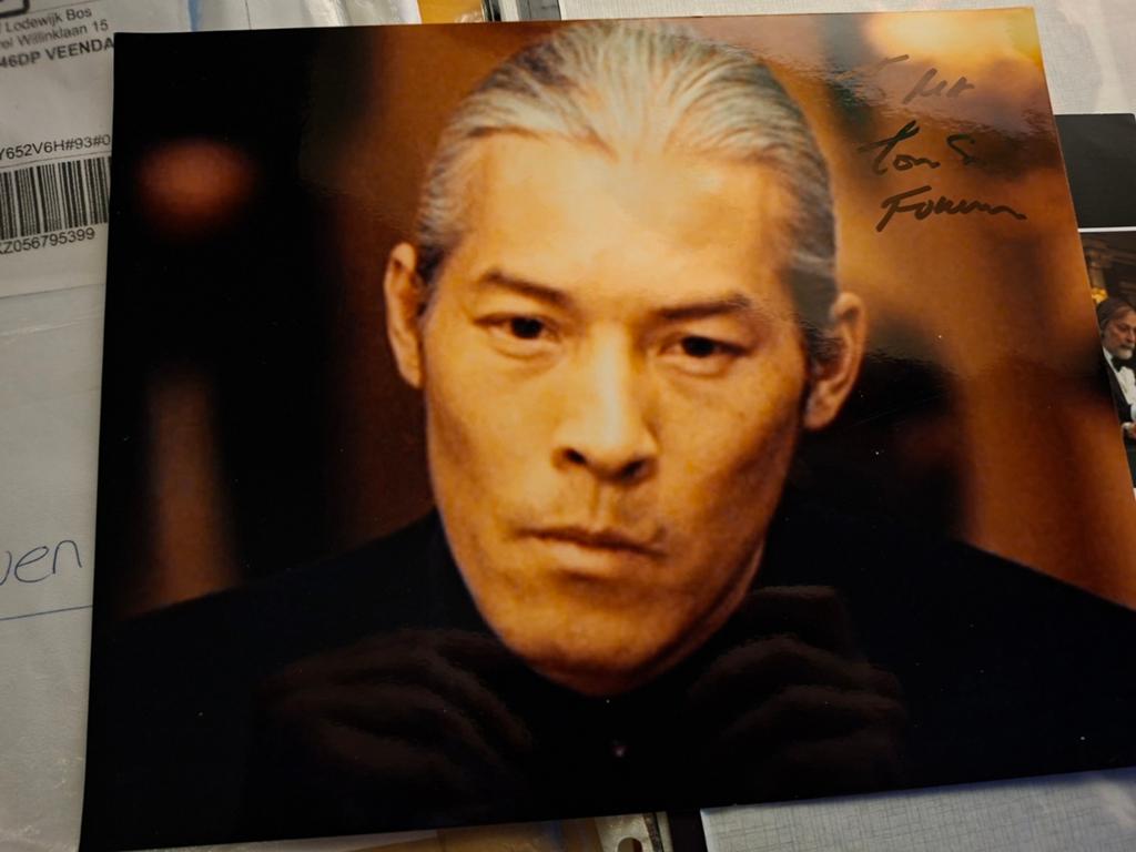 Gesigneerde foto James Bond acteur., Ophalen of Verzenden, 1980 tot heden, Zo goed als nieuw, Overige onderwerpen