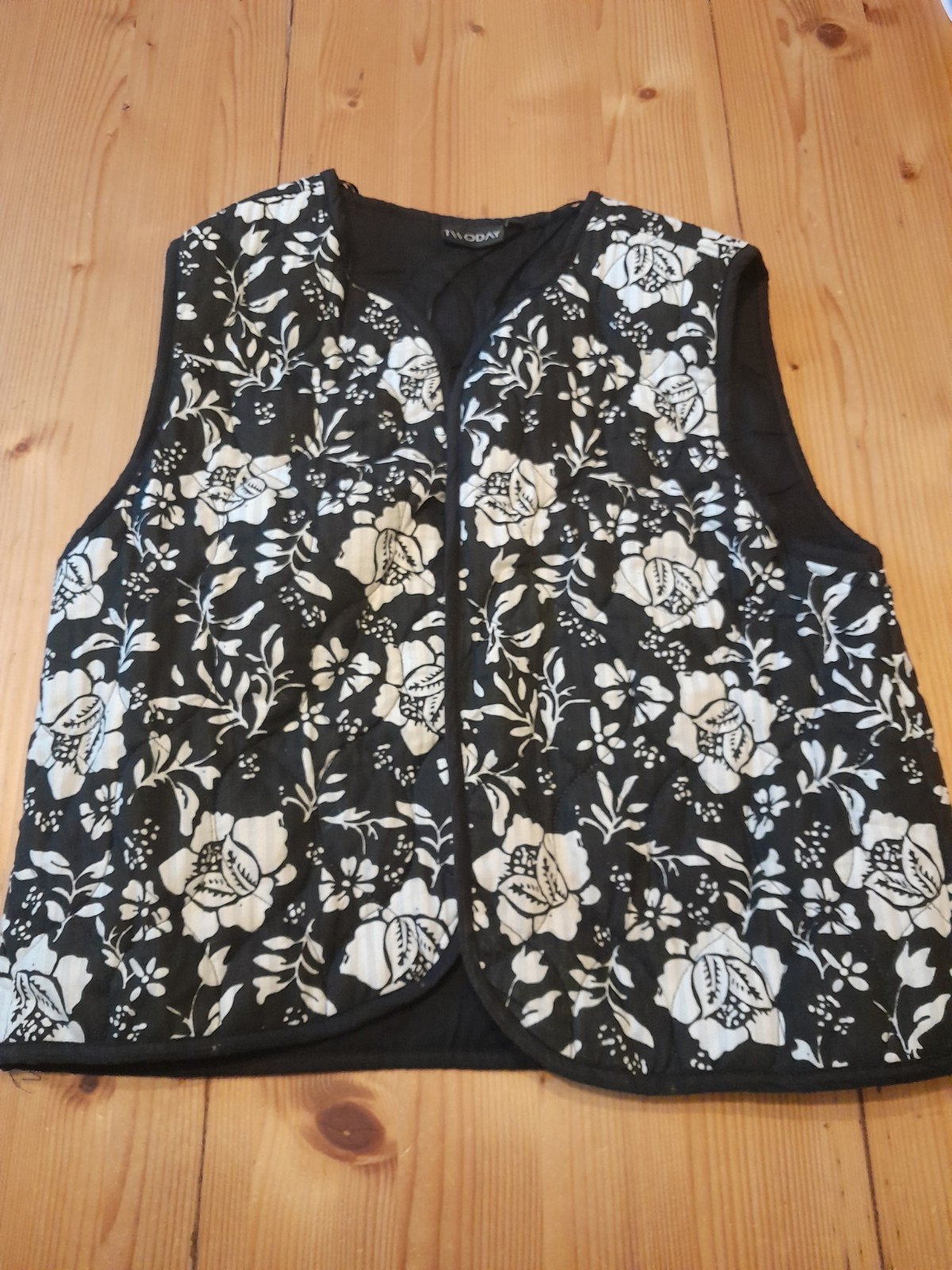 leuke gewatteerde bloemen bodywarmer zwart wit maat M gilet, Ophalen of Verzenden, Zo goed als nieuw, Zwart