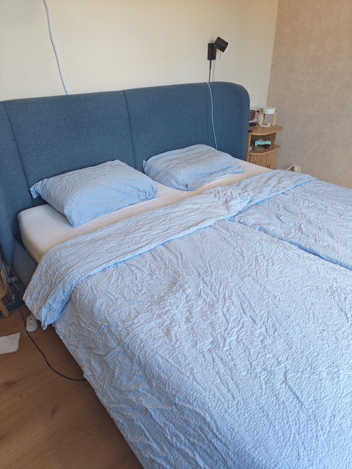 Ikea Tufjord bed, 180 x 200, licht blauw, Ophalen, Tweepersoons, Zo goed als nieuw, 180 cm
