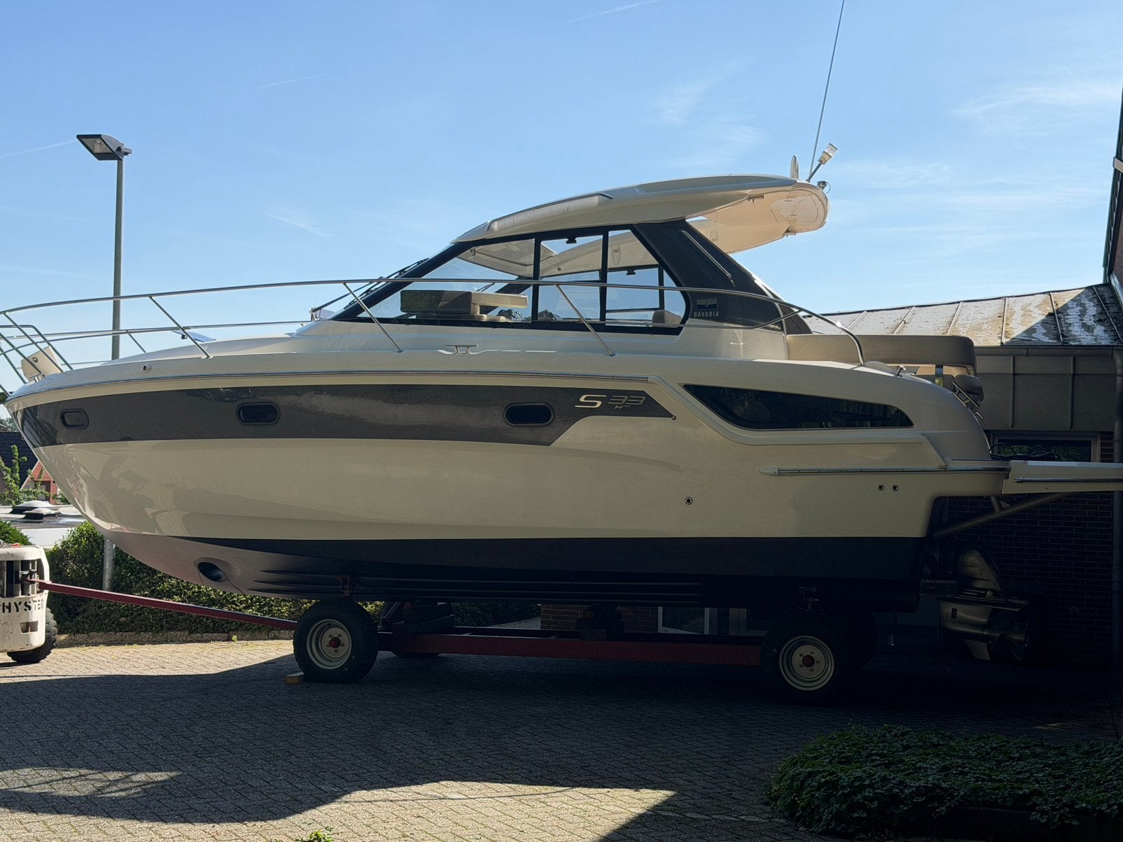Bavaria 33 HT met 2 x 220PK D3 Volvo Penta 2018, Ophalen, Binnenboordmotor, Diesel, Zo goed als nieuw