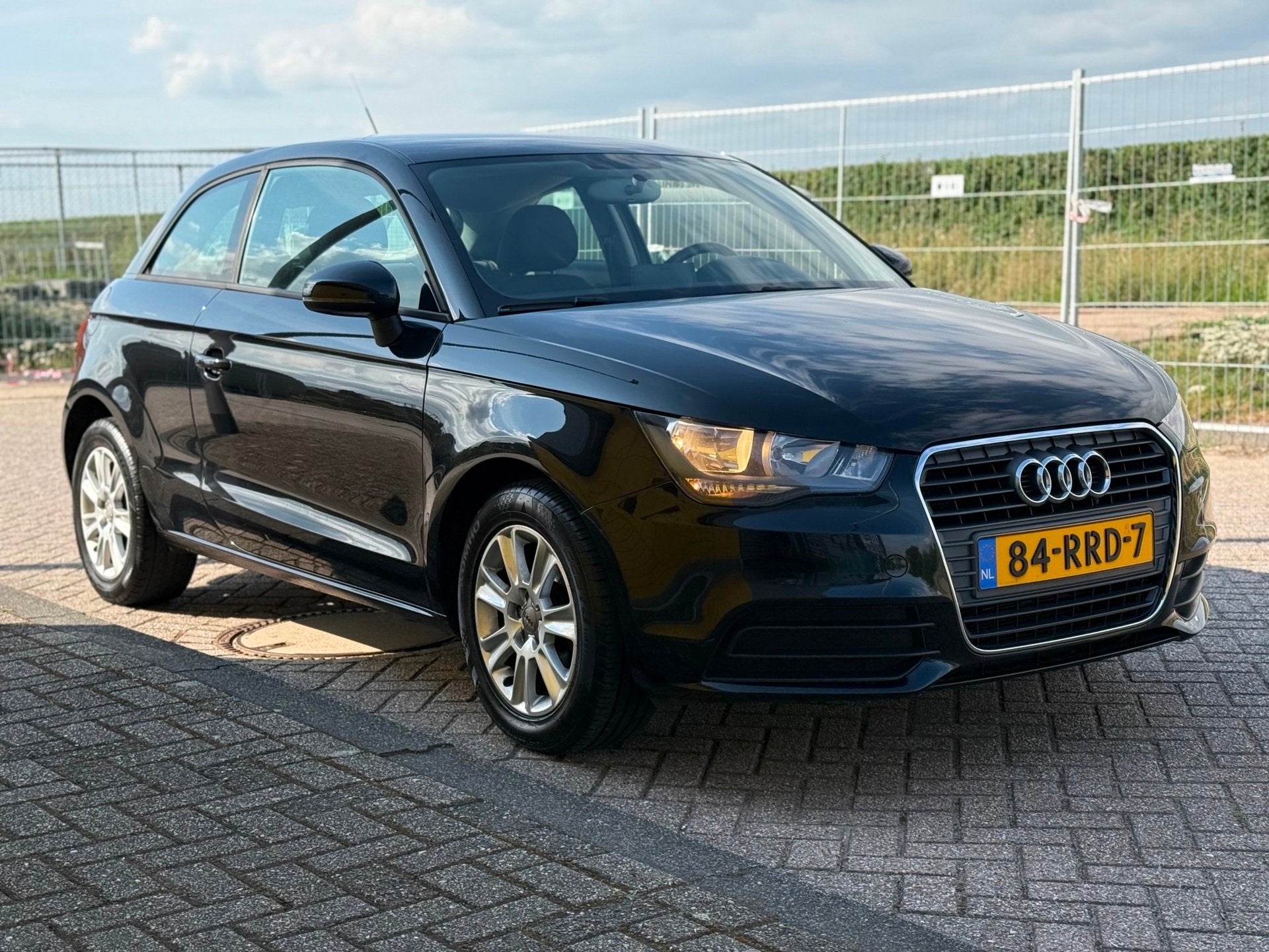 Audi A1 1.2 TFSI Attraction Pro Line Business Navigatie NAP, Auto's, Voorwielaandrijving, Euro 5, 86 pk, 4 stoelen