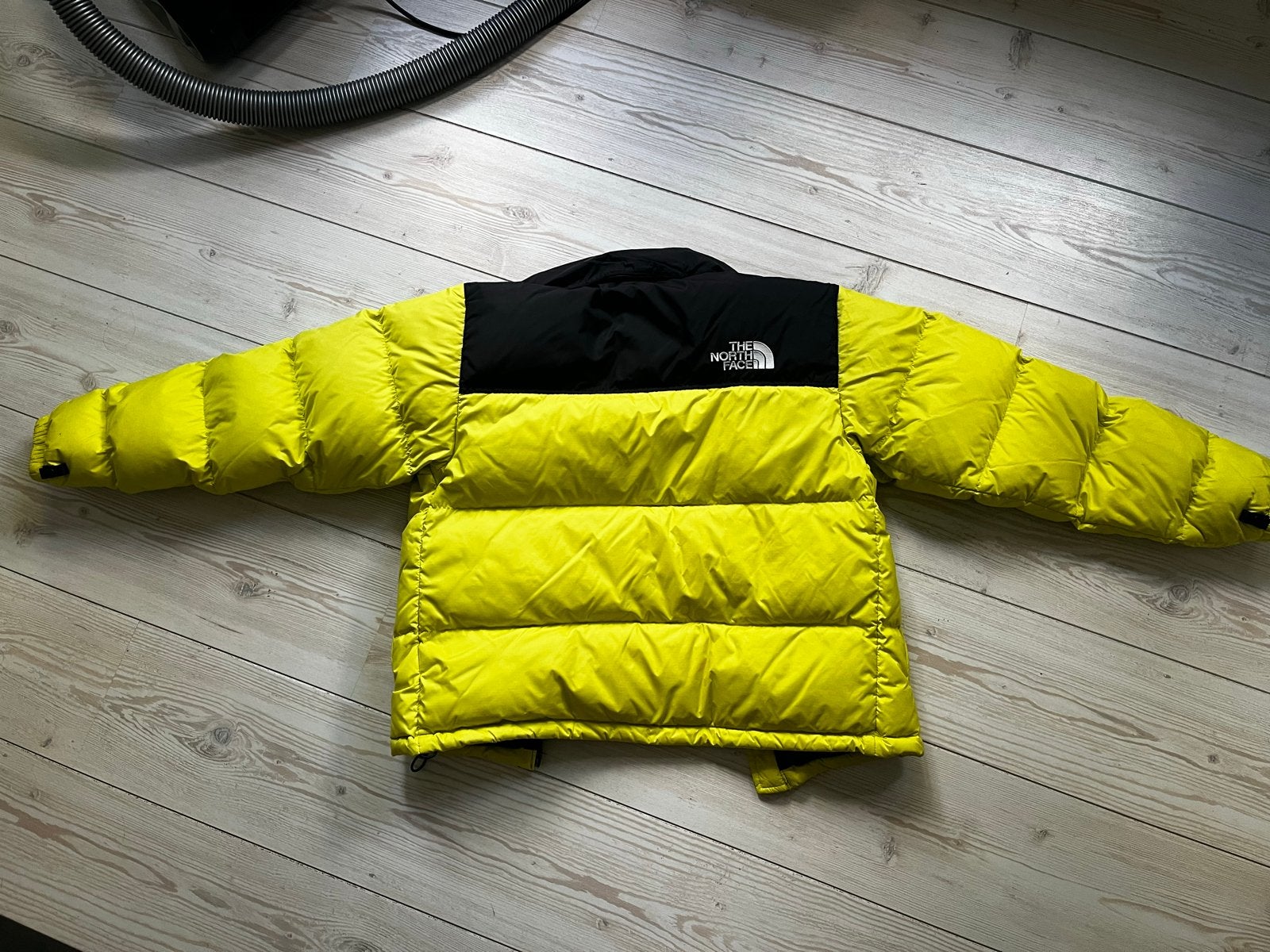 The North Face Nuptse Puffer Jacket Geel groen 700 Maat XS, Kleding | Heren, Ophalen of Verzenden, Gedragen, Maat 46 (S) of kleiner