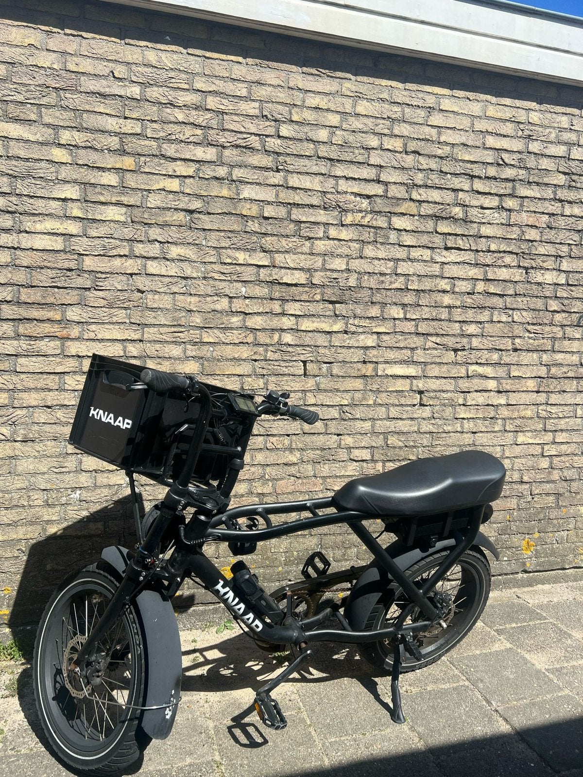 Knaap AMS Black Edition met AXXA met 4*vouwslot en krat, Ophalen, Gebruikt
