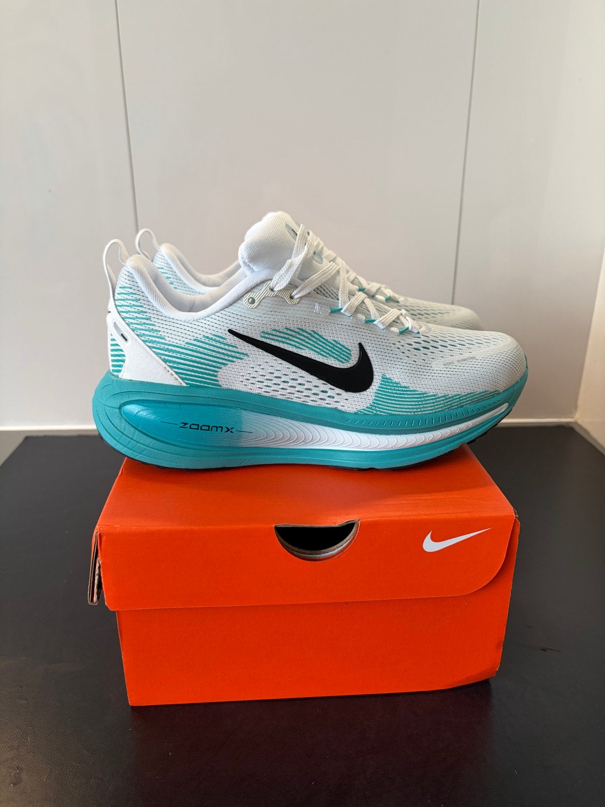 Nike Vomero 18 Hardloopschoenen - Maat 38 - Turquoise, Nieuw, Ophalen of Verzenden, Wit, Sportschoenen