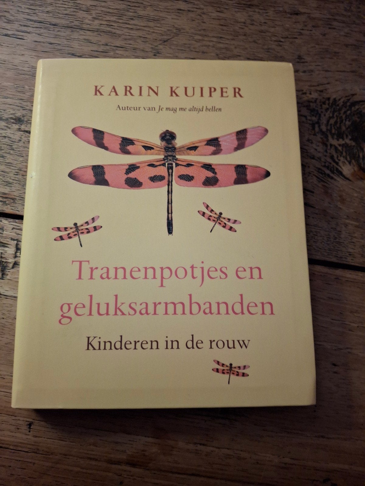 Karin Kuiper - Tranenpotjes en geluksarmbanden, Boeken, Ophalen of Verzenden, Zo goed als nieuw, Karin Kuiper