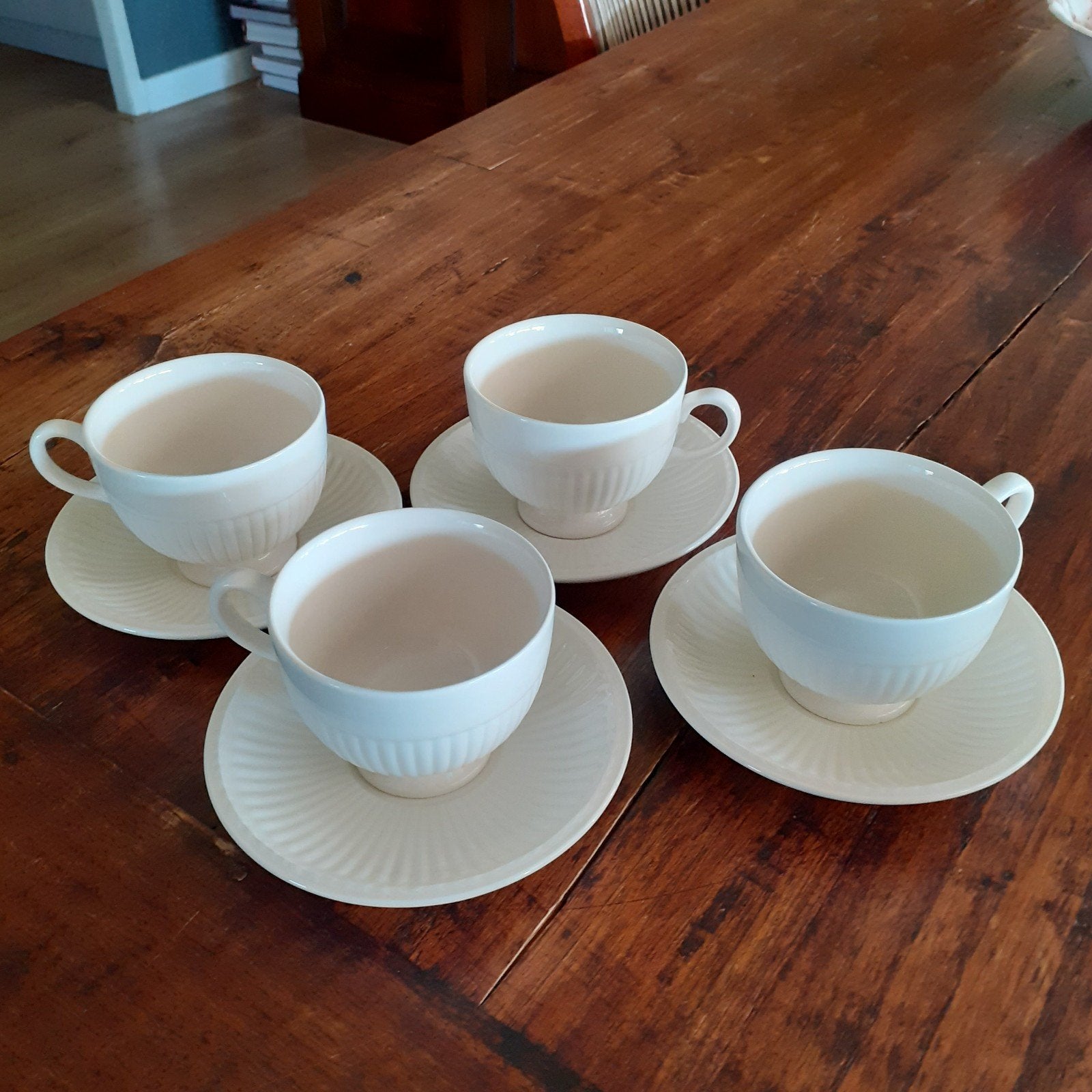 Wedgwood EDME  4 cappuccino kop en schotels groot Ø 9 cm, Ophalen of Verzenden, Zo goed als nieuw, Kop(pen) en/of Schotel(s), Wedgwood
