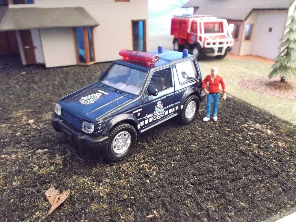 1/43 Mitsubishi Montery ( Pajero ) Police - Guisval Politie, Hobby en Vrije tijd, Modelauto's | 1:43, Ophalen of Verzenden, Zo goed als nieuw