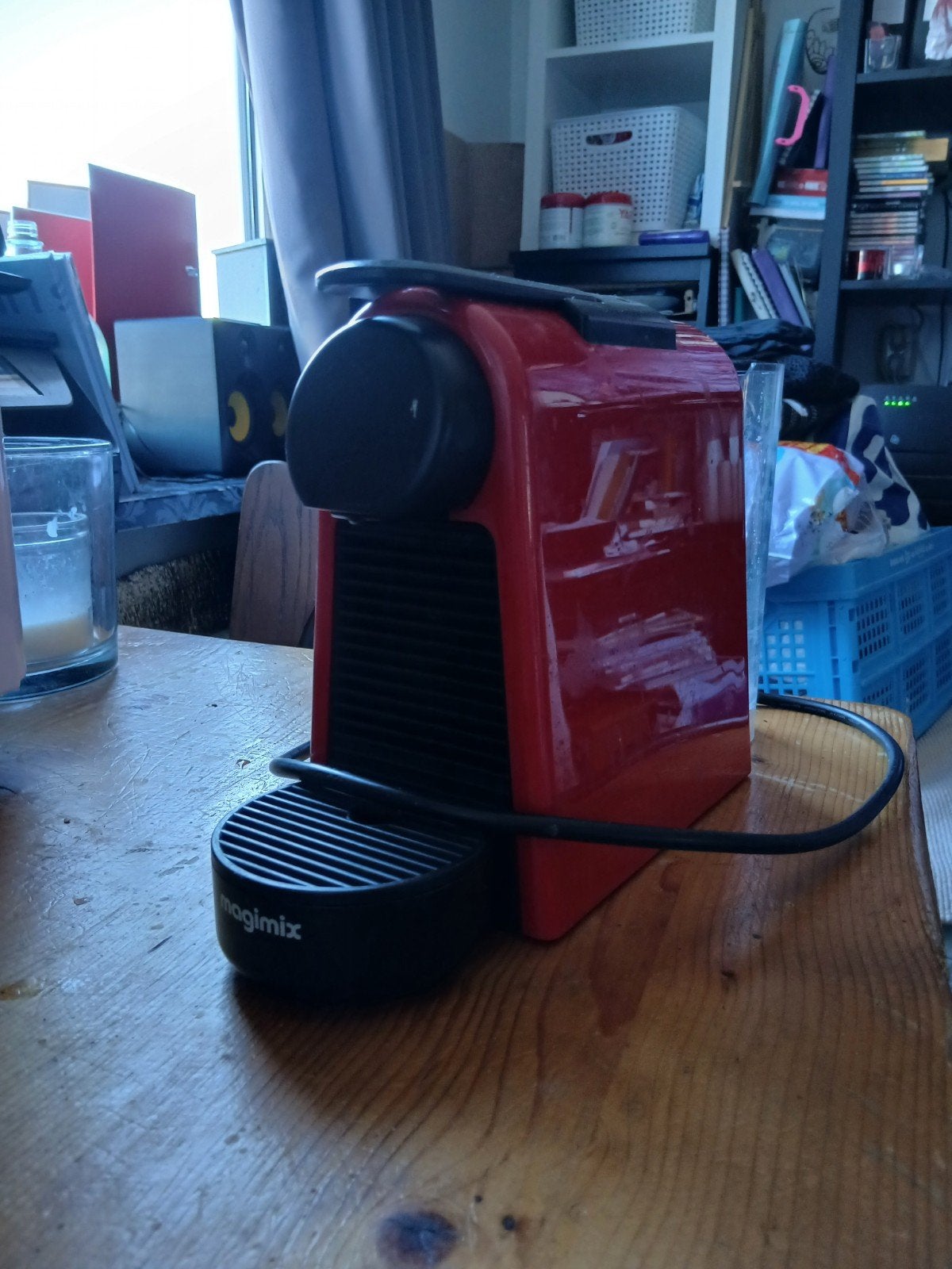 Nespresso Magimix Inissia Rood - Compact en Efficiënt, Witgoed en Apparatuur, Koffiezetapparaten, Gebruikt, Espresso apparaat