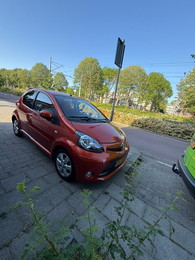 Toyota Aygo 1.0 12V Vvt-i 5DRS 2012 bluet, parksensor, clima, Voorwielaandrijving, Overige kleuren, 4 stoelen, Origineel Nederlands