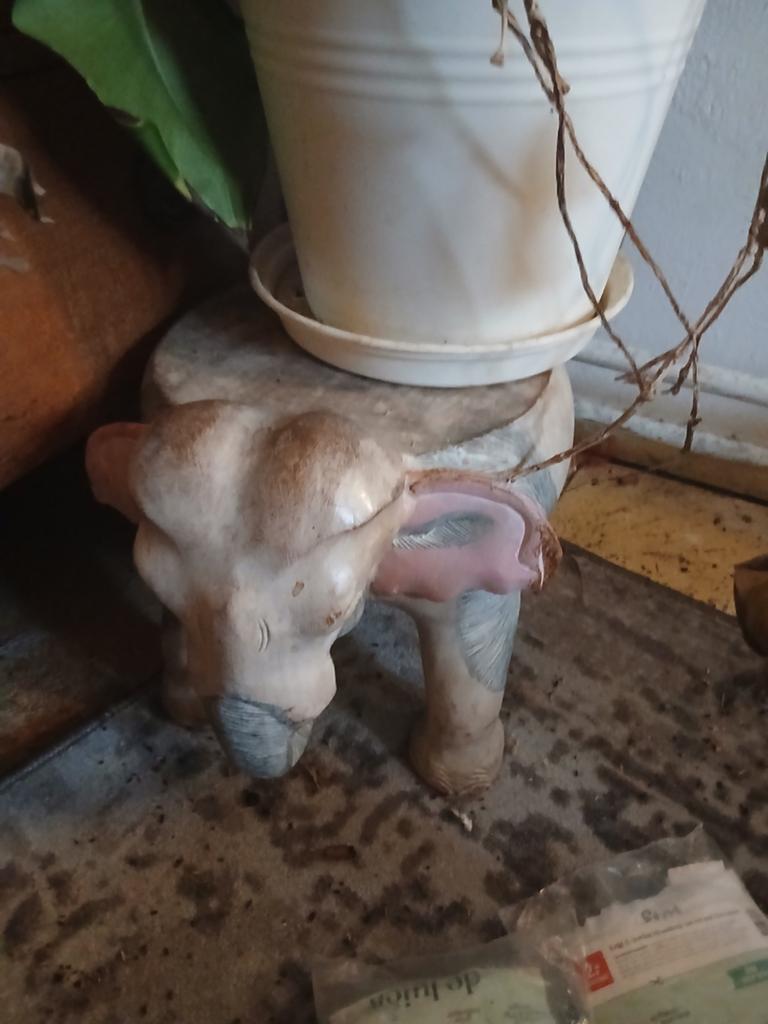 Olifant,houten tafeltje., Antiek en Kunst, Ophalen