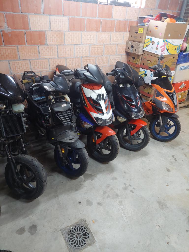 Aprillia sr alle onderdelen, Fietsen en Brommers, Brommeronderdelen | Scooters, Ophalen of Verzenden, Gebruikt, Kap, Aprilia