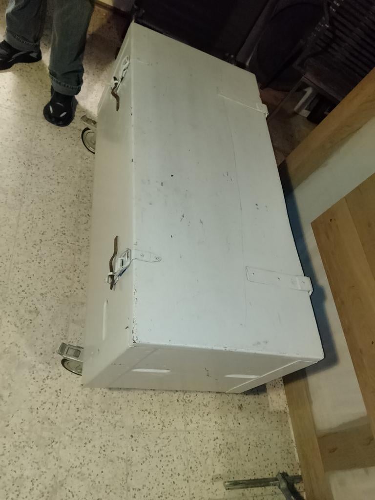 Grijze kist op wielen. Salontafel., Huis en Inrichting, Woonaccessoires | Kisten, Ophalen, Gebruikt, 50 tot 100 cm, Minder dan 50 cm