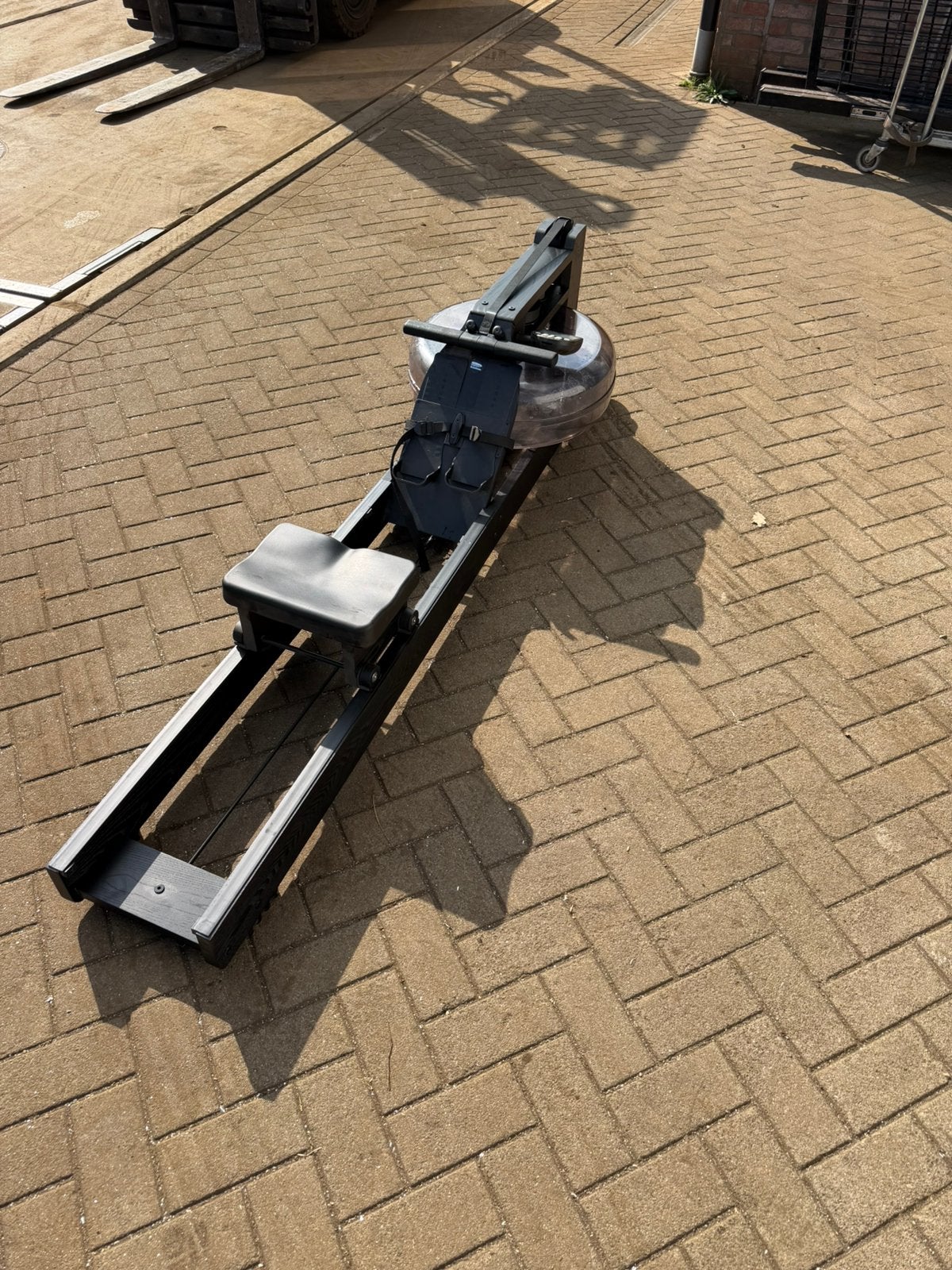 Foto 3 van Te koop roeimachine waterrower