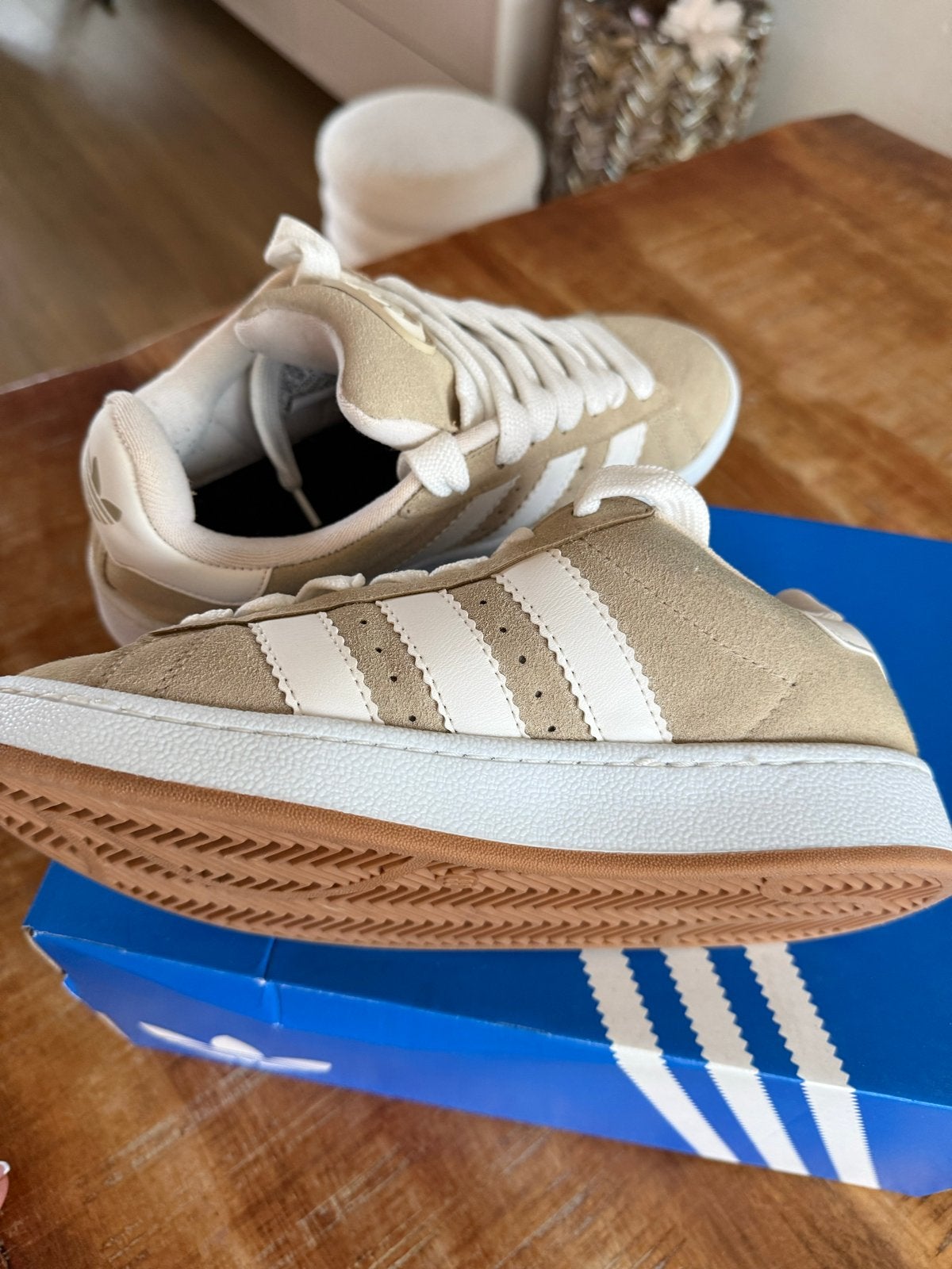 Adidas Campus sneakers maat 38 - Zo goed als nieuw, Kleding | Dames, Schoenen, Ophalen of Verzenden, Zo goed als nieuw, Beige