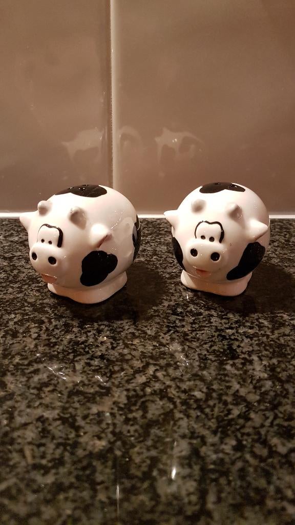 Peper- en zoutstel. Koeien., Overige typen, Ophalen of Verzenden, Zo goed als nieuw, Steen/keramiek