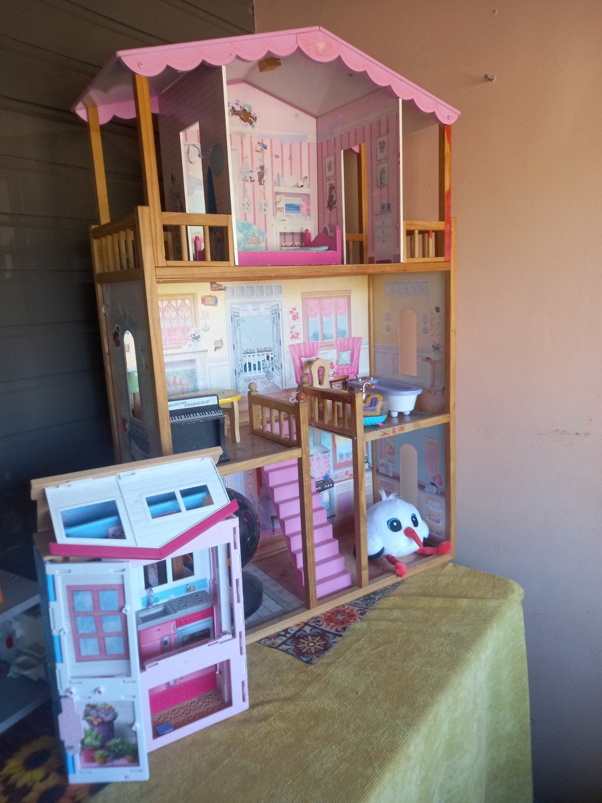 Poppenhuis en divers speelgoed (Barbie, auto, vliegtuig), Ophalen of Verzenden, Gebruikt