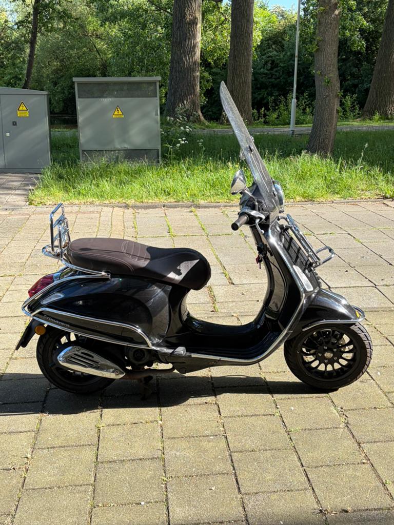 Vespa Primavera snor, Fietsen en Brommers, Ophalen of Verzenden, Zo goed als nieuw, Benzine, Overige modellen