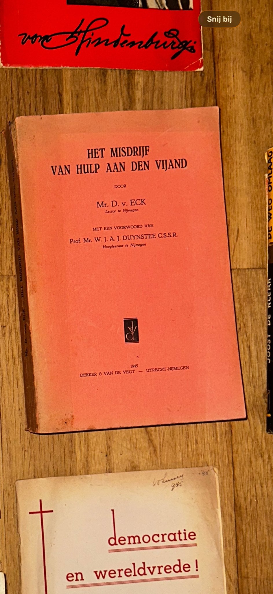 Het Misdrijf van Hulp aan den Vijand - Mr. D. v. Eck (1945), Boeken, Ophalen of Verzenden, 20e eeuw of later, Gelezen