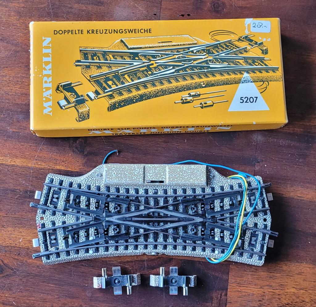 Marklin kruiswissel 5207, Hobby en Vrije tijd, Modeltreinen | H0, Wisselstroom, Rails, Ophalen of Verzenden, Zo goed als nieuw