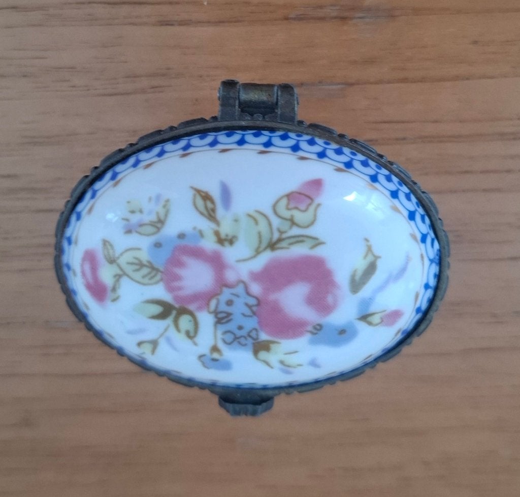 Handgeschilderd Frans Porseleinen Pillendoosje, Antiek en Kunst, Ophalen of Verzenden