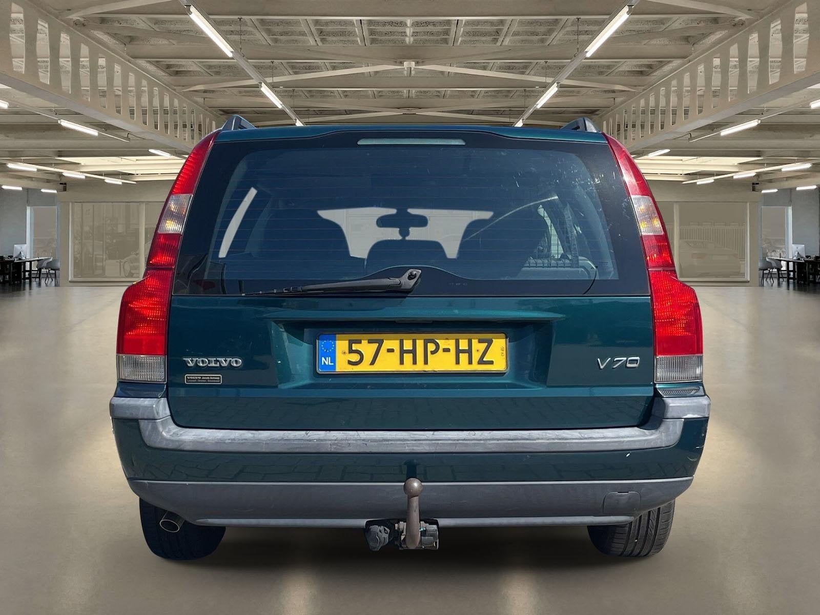 Volvo V70 2.4 Comfort Line Automaat nieuwe APK Rijklaar Blij, Auto's, Volvo, Stof, 129 €/maand, Electronic Stability Program (ESP)