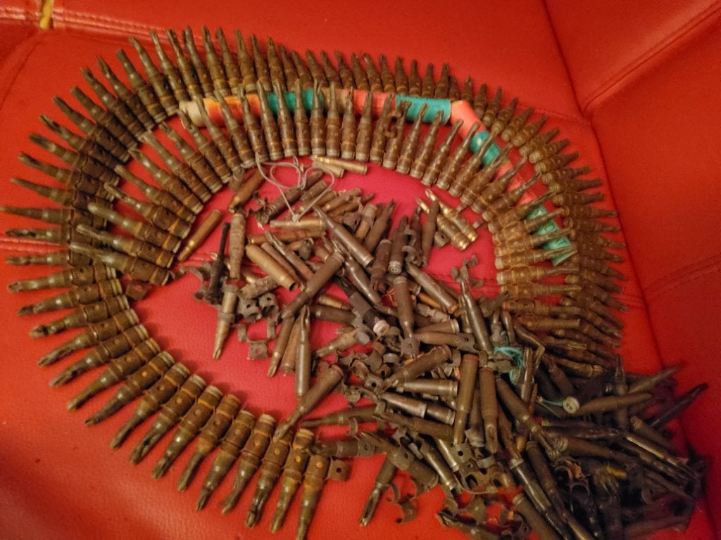 patroonhulzen en riemschakels 4 kg | afgeschoten, Verzamelen, Ophalen of Verzenden, Landmacht, Nederland, Hulzen of Bodemvondsten