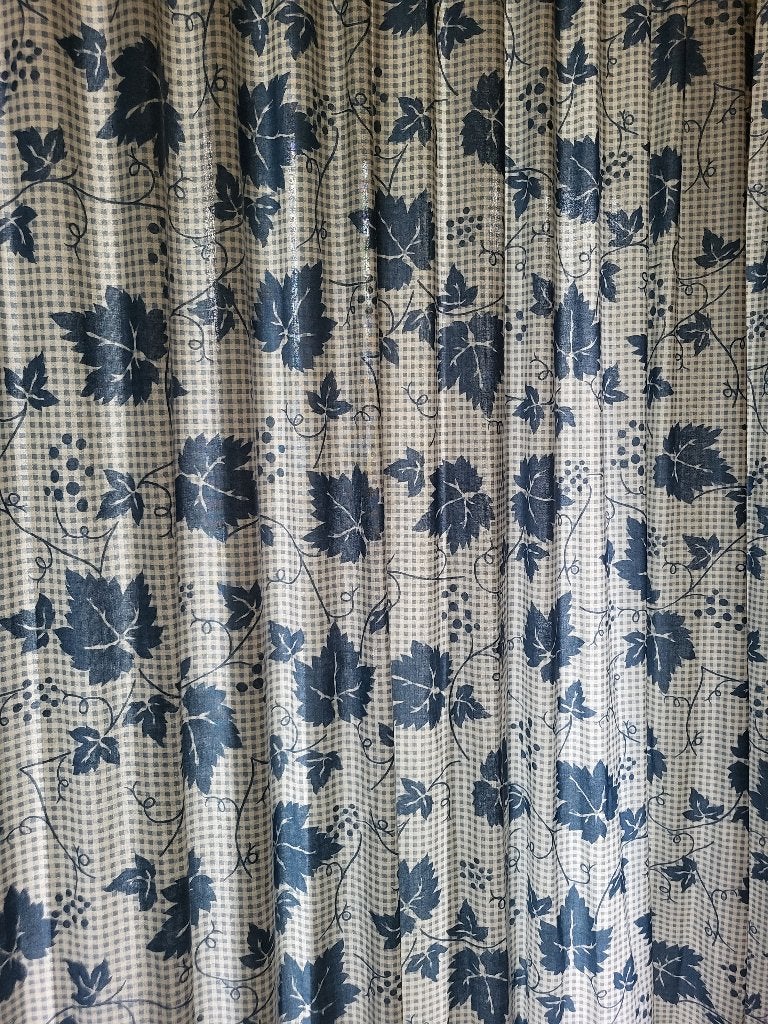 Gordijnen.             Blauw klein ruitje met druivenblad., Blauw, Katoen, Gebruikt, Overgordijn