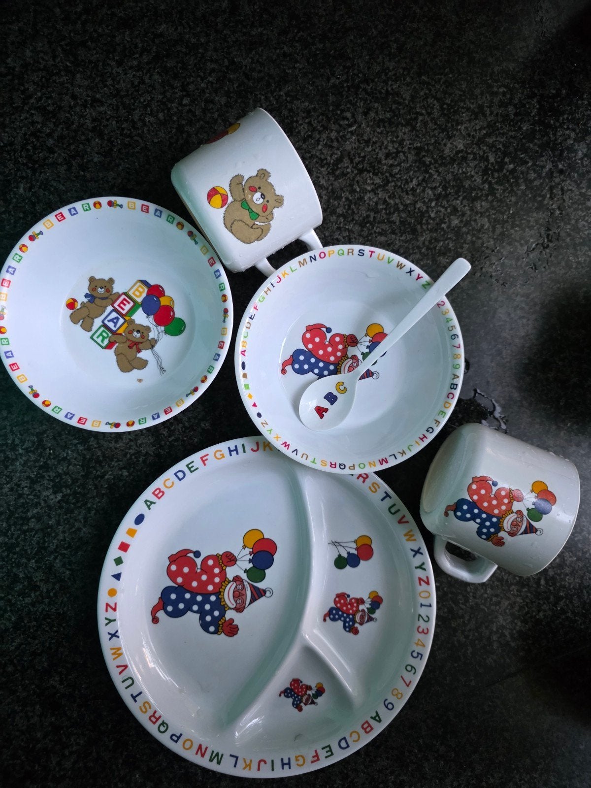 Vintage kinder servies set - 2 sets met borden en bekers, Ophalen, Gebruikt